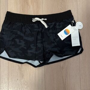 NWT Vuori Women's Dark Camo Athletic Shorts